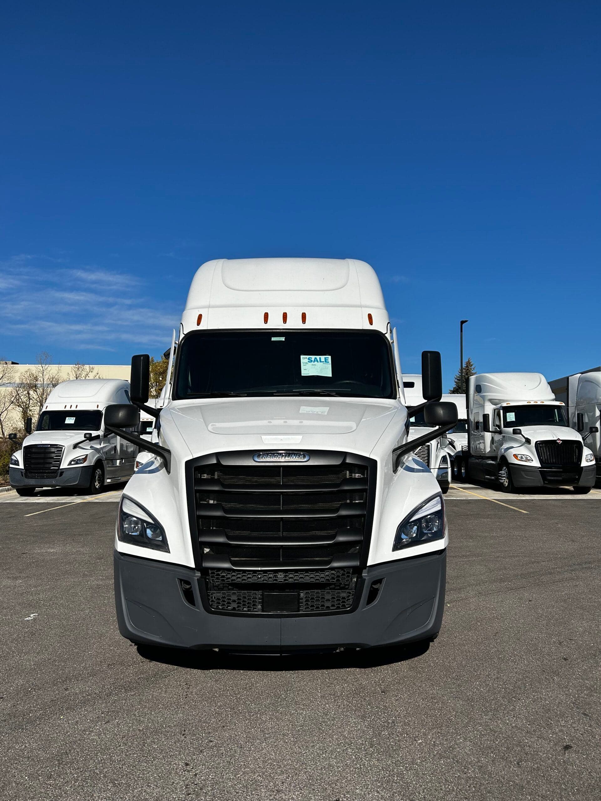 2022 Freightliner Cascadia image 2