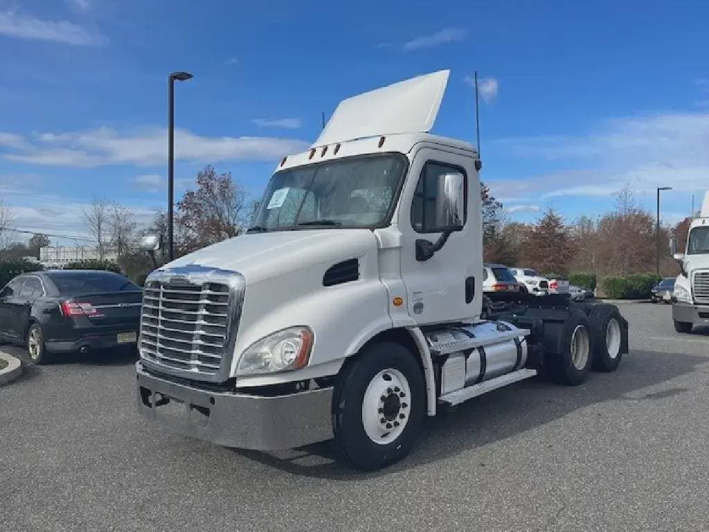 2020 Freightliner Cascadia 113 image 2