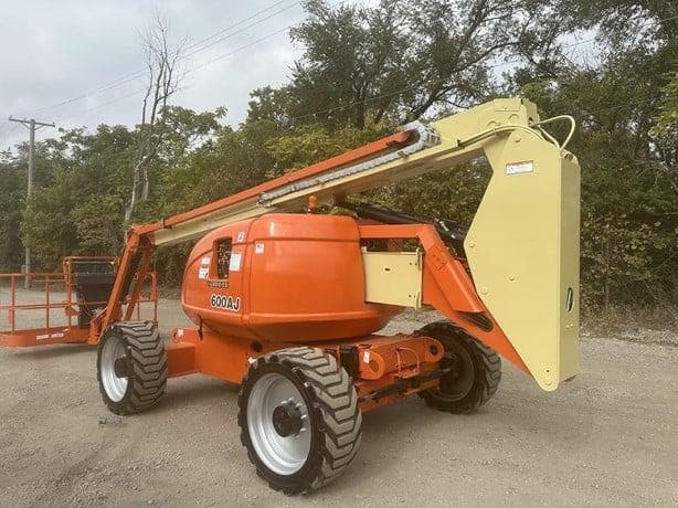 2017 JLG 600AJ image 7