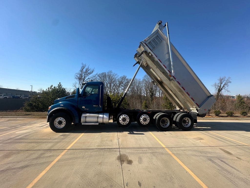Used 2022 KENWORTH T880S image 11