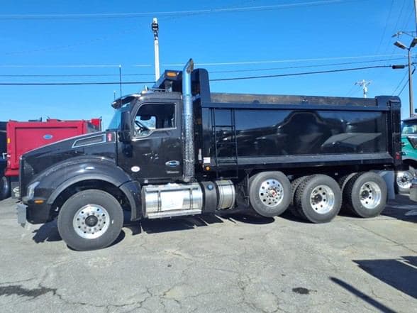 2025 Kenworth T880 image 3