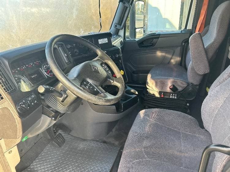 2023 International LT62F image 5