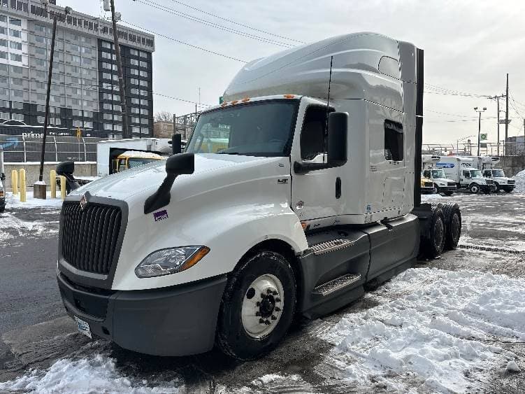 2023 International LT62F image 3