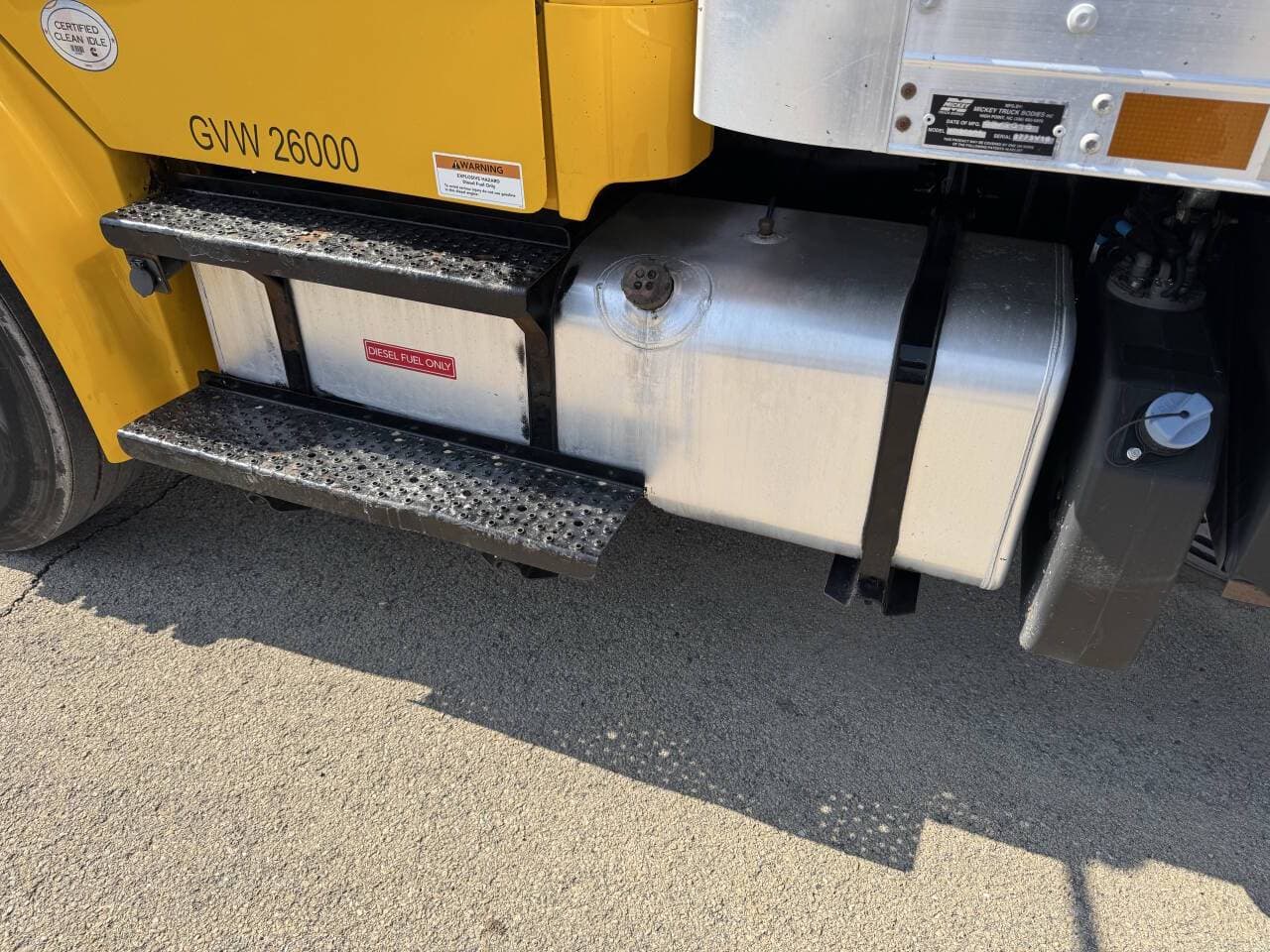 2019 Freightliner M2 106 image 9