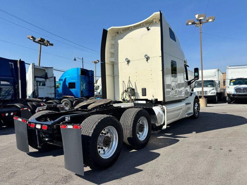 2022 Peterbilt 579 image 13