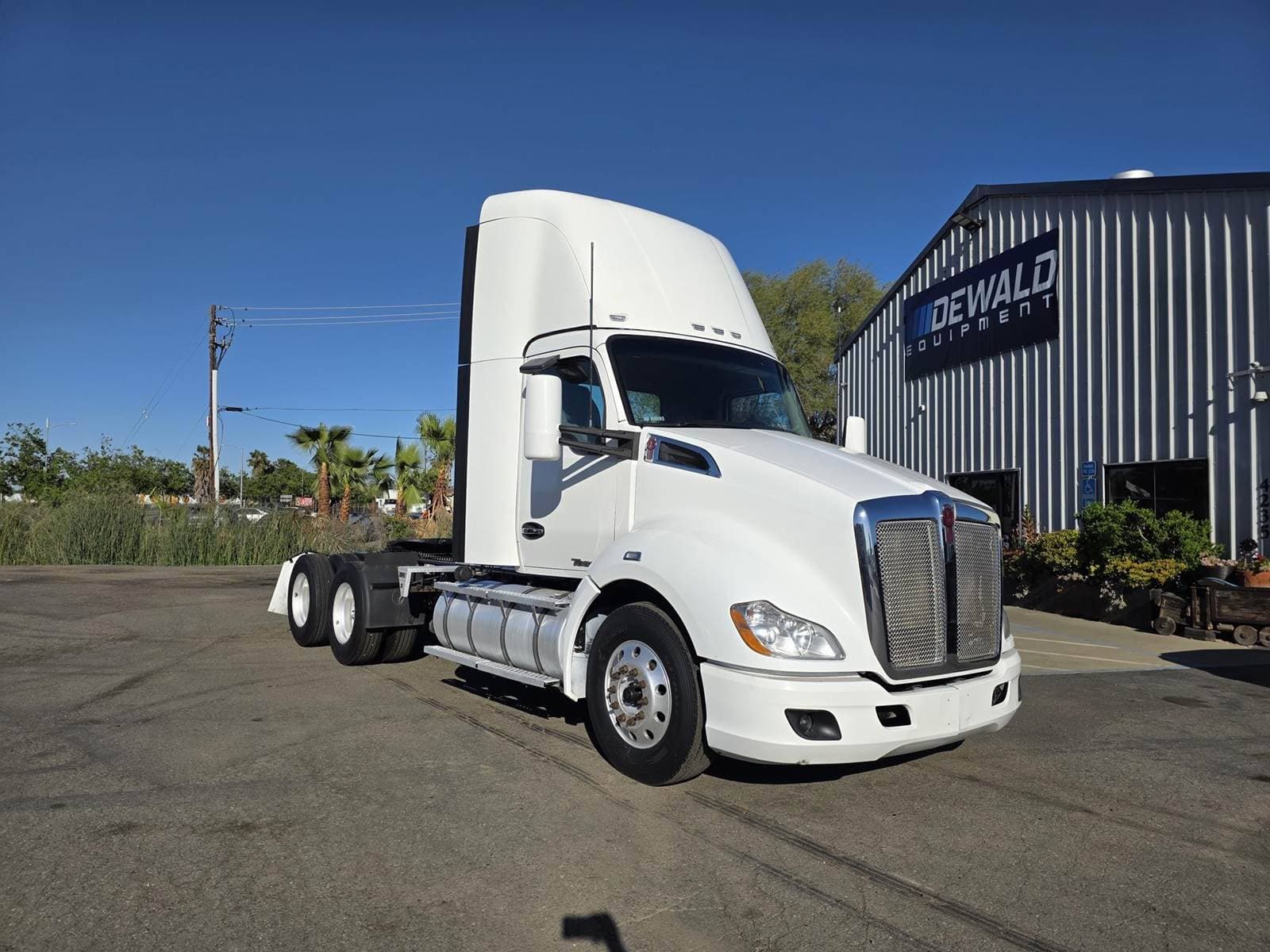 2022 Kenworth T680 image 1