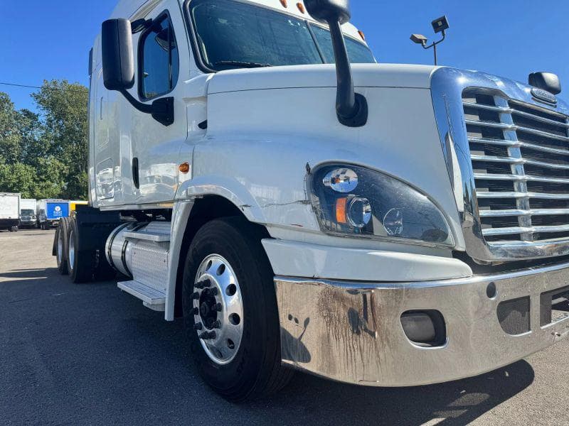 2016 Freightliner Cascadia image 9
