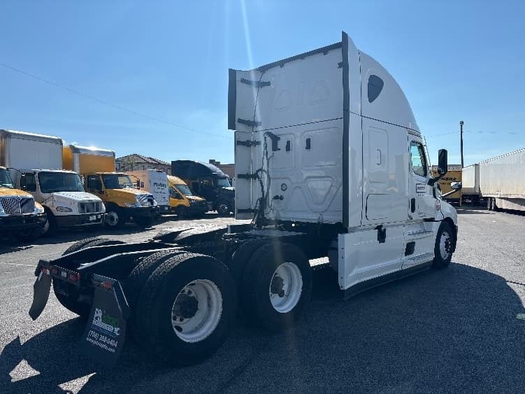Used 2021 FREIGHTLINER Conventional - Sleeper Truck - CASCADIA 126 For Sale image 7