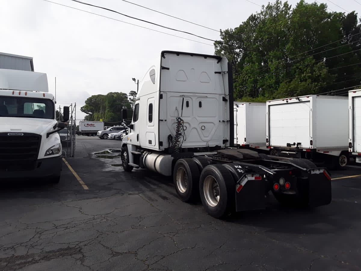 Used 2019 FREIGHTLINER Conventional - Sleeper Truck - CASCADIA 125 image 5