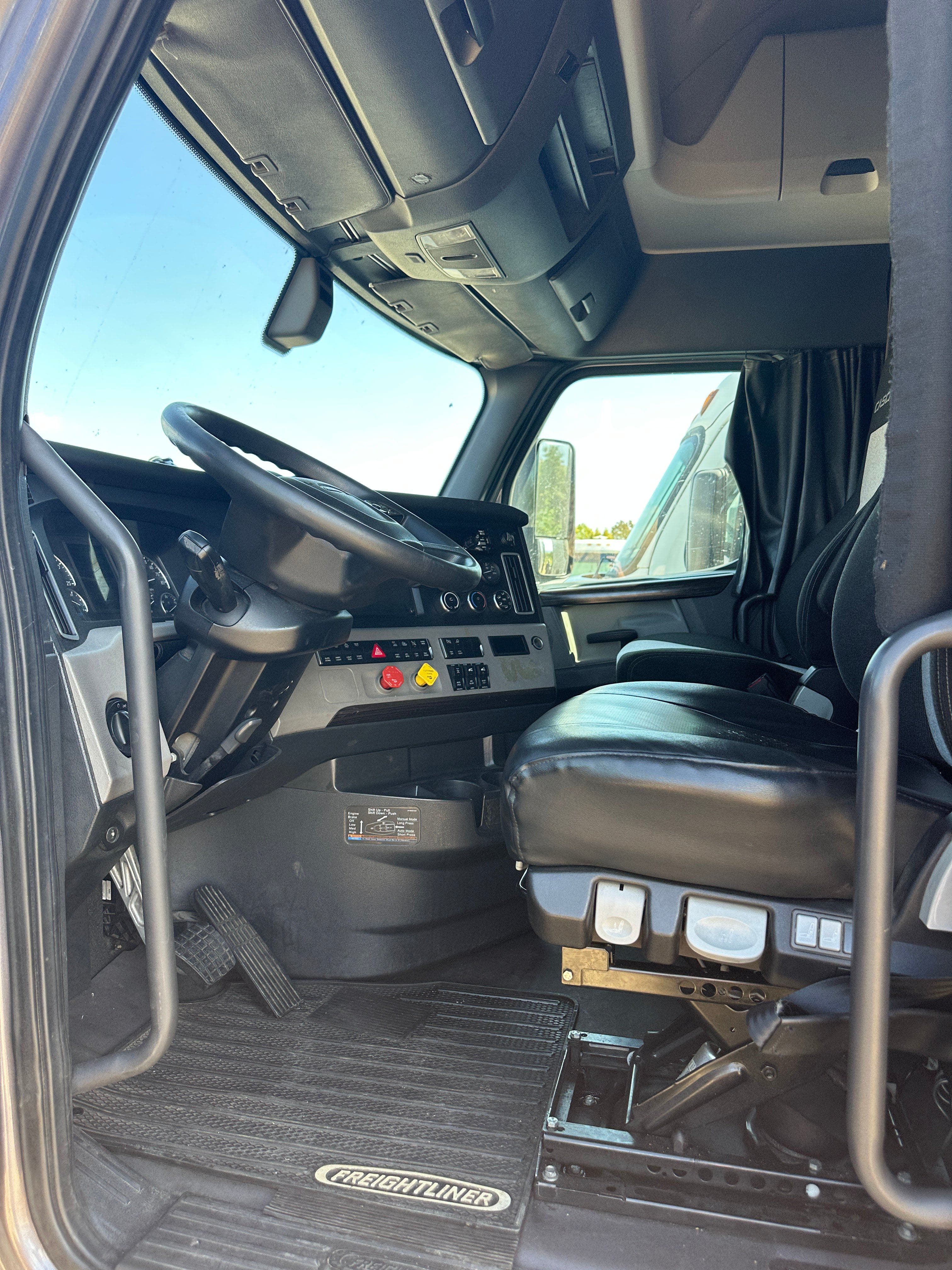 2019 Freightliner Cascadia image 8