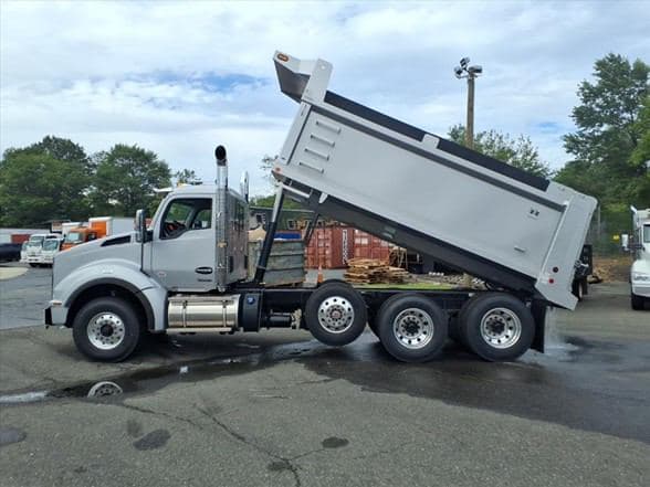 2026 Kenworth T880 image 9