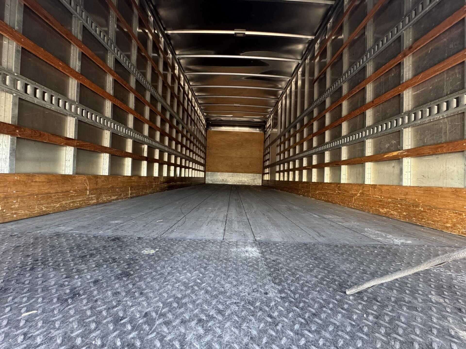 2019 Peterbilt 337 image 6