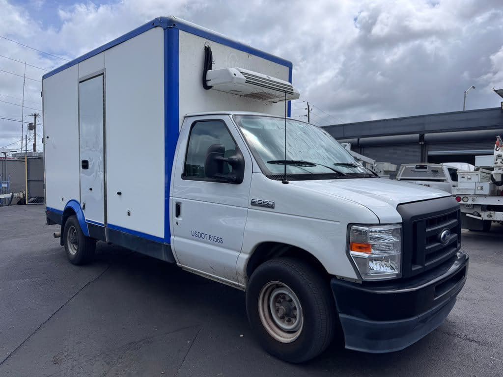 2024 Ford E350 Cutaway image 1