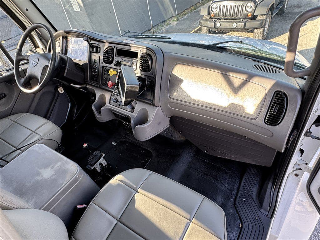 2015 Freightliner M2 106 image 54