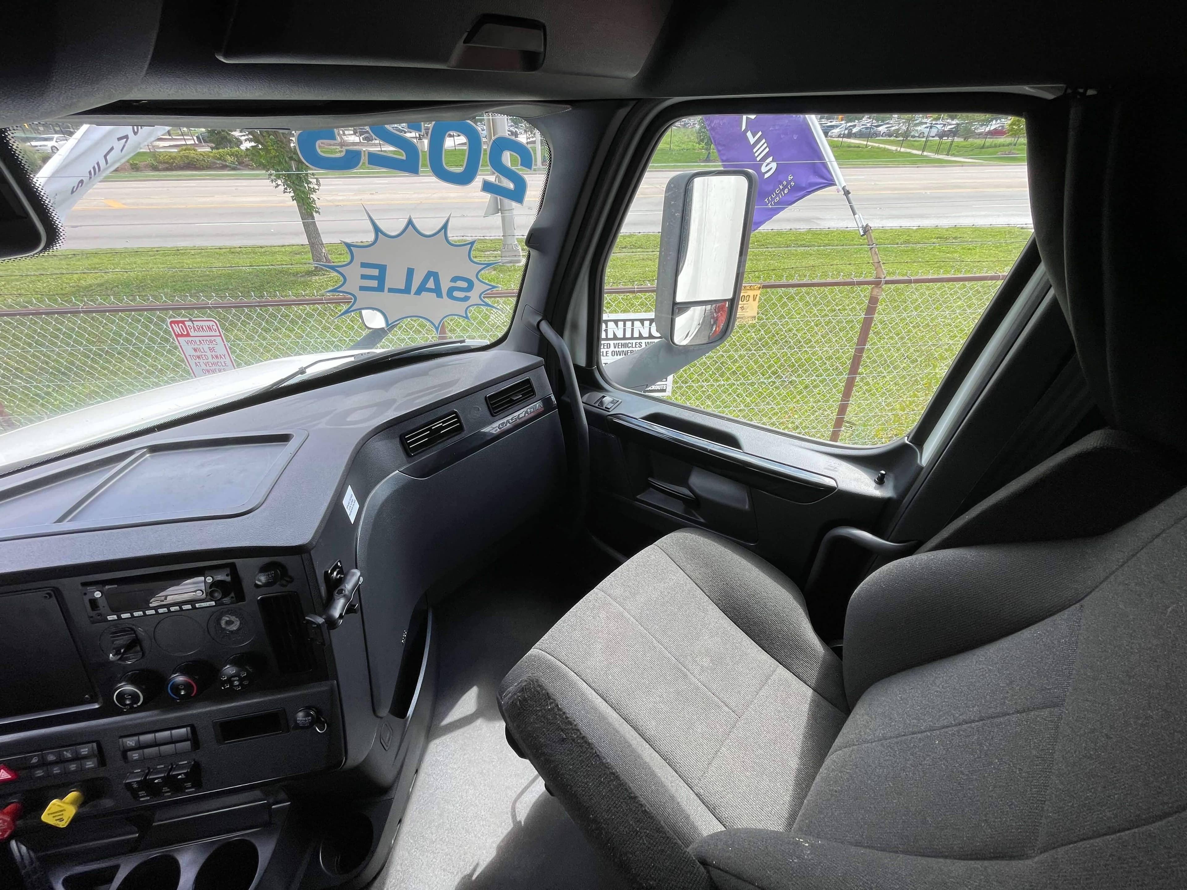 2023 Freightliner Cascadia 126 image 16