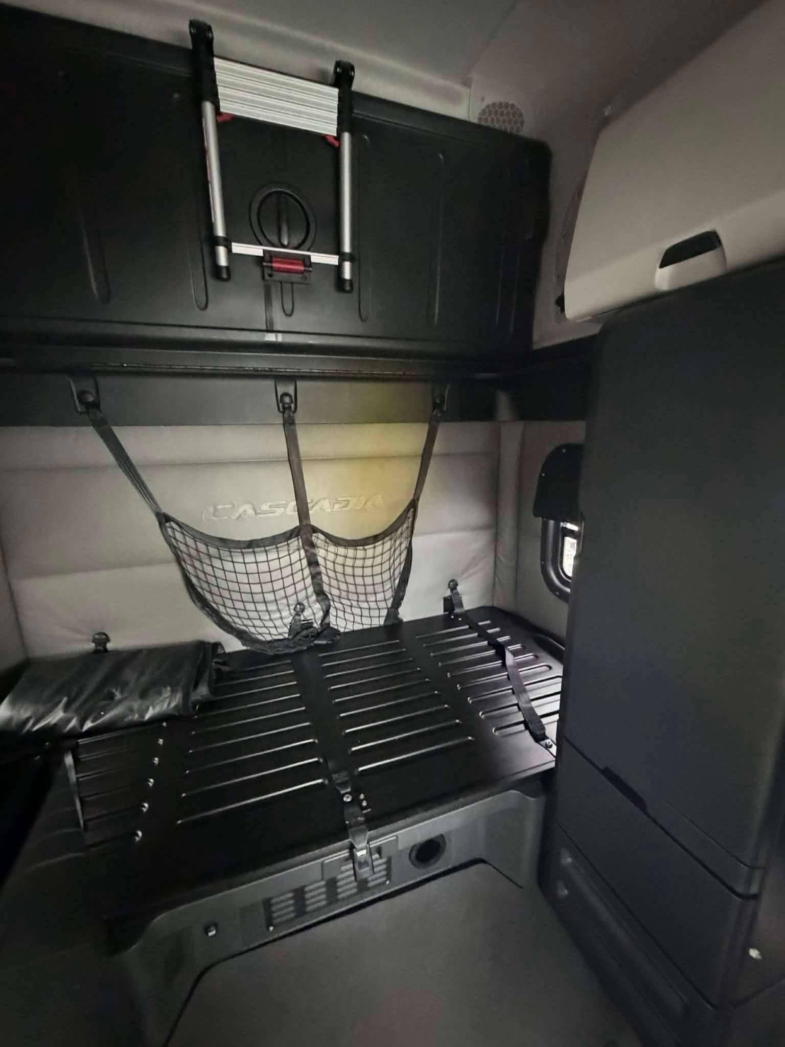 2022 Freightliner Cascadia image 6