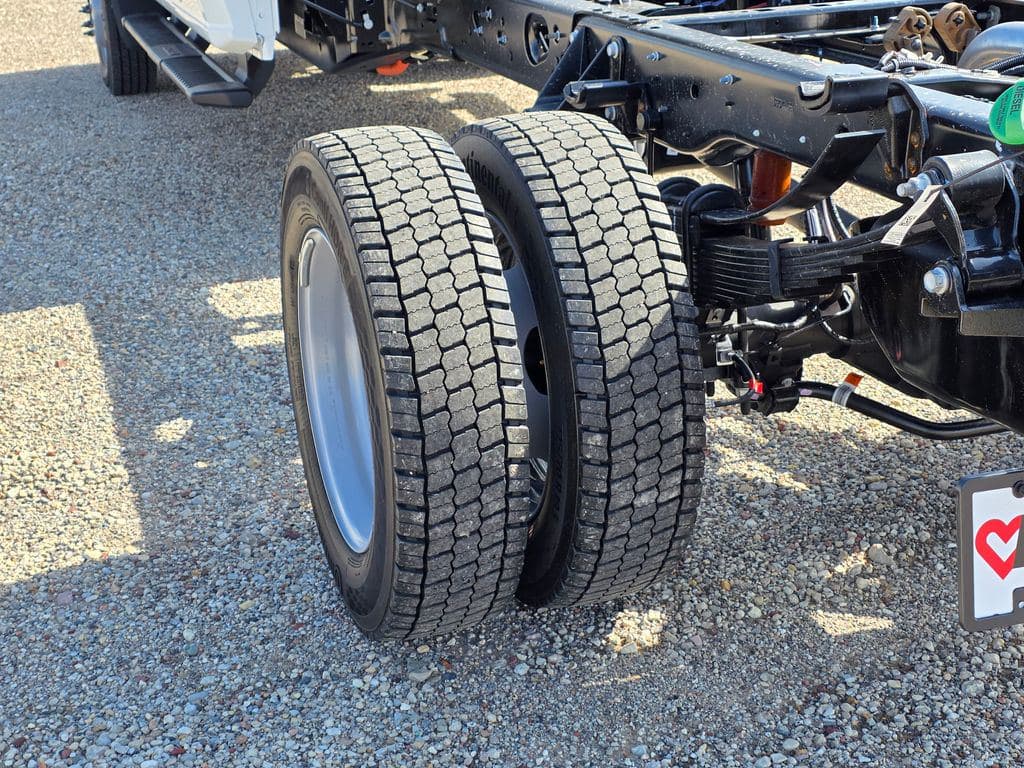 2026 Ford F-450SD XL DRW CAB CHASSIS image 14