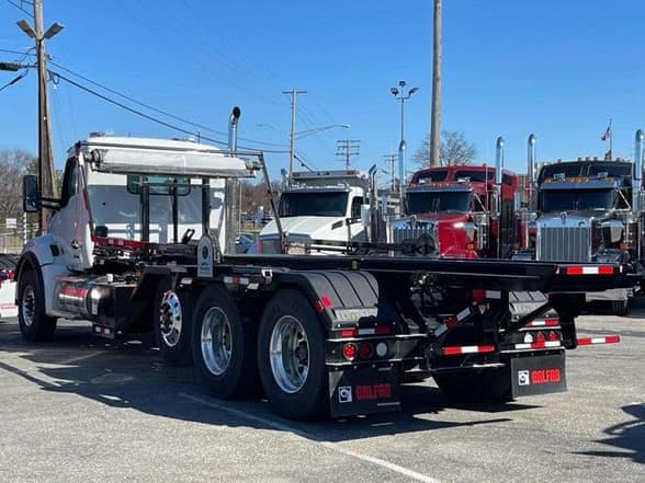 2025 Kenworth T880 image 8