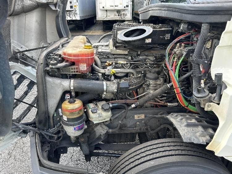 2018 Freightliner Cascadia image 2