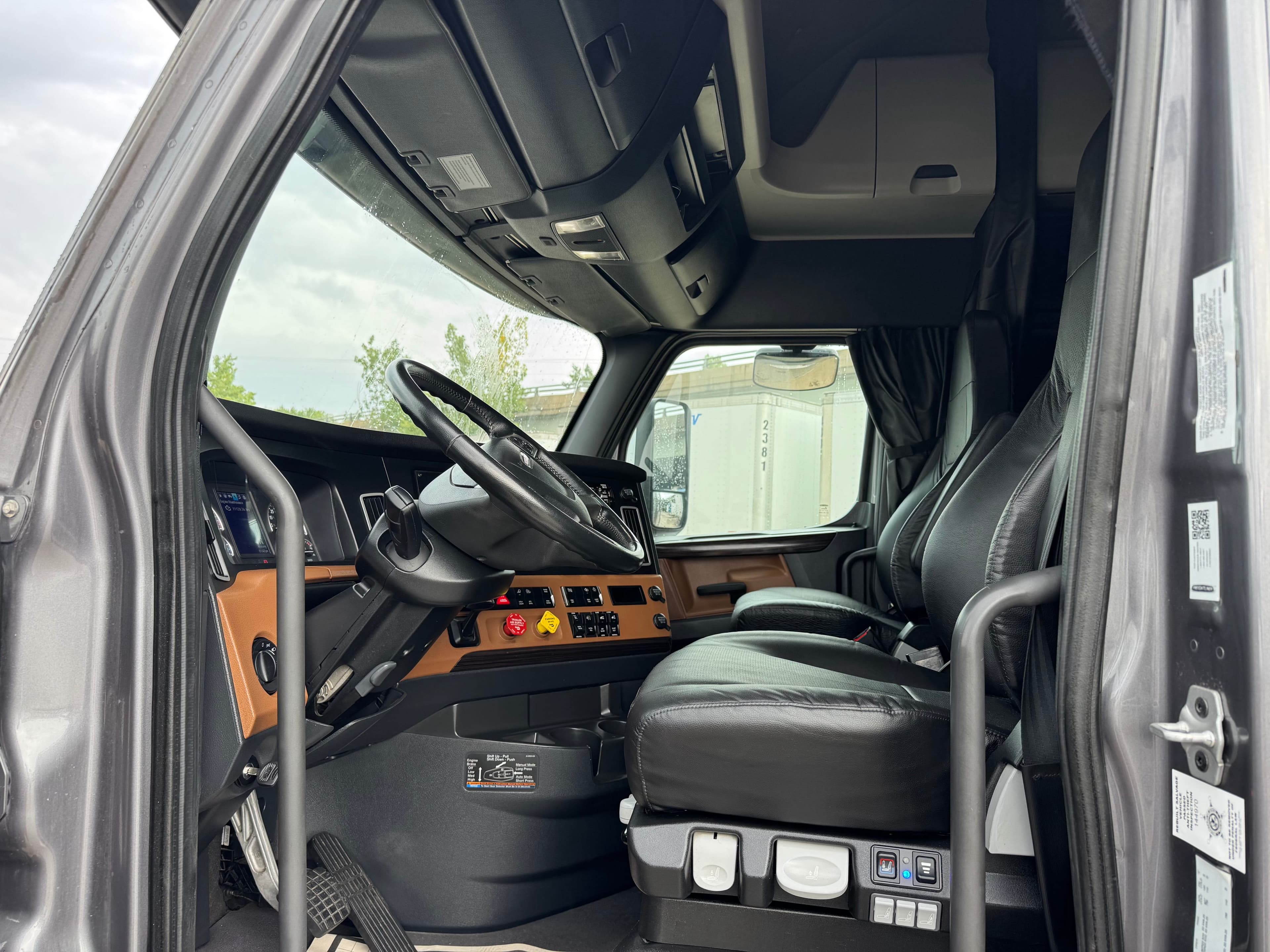 2022 Freightliner Cascadia 116 image 5