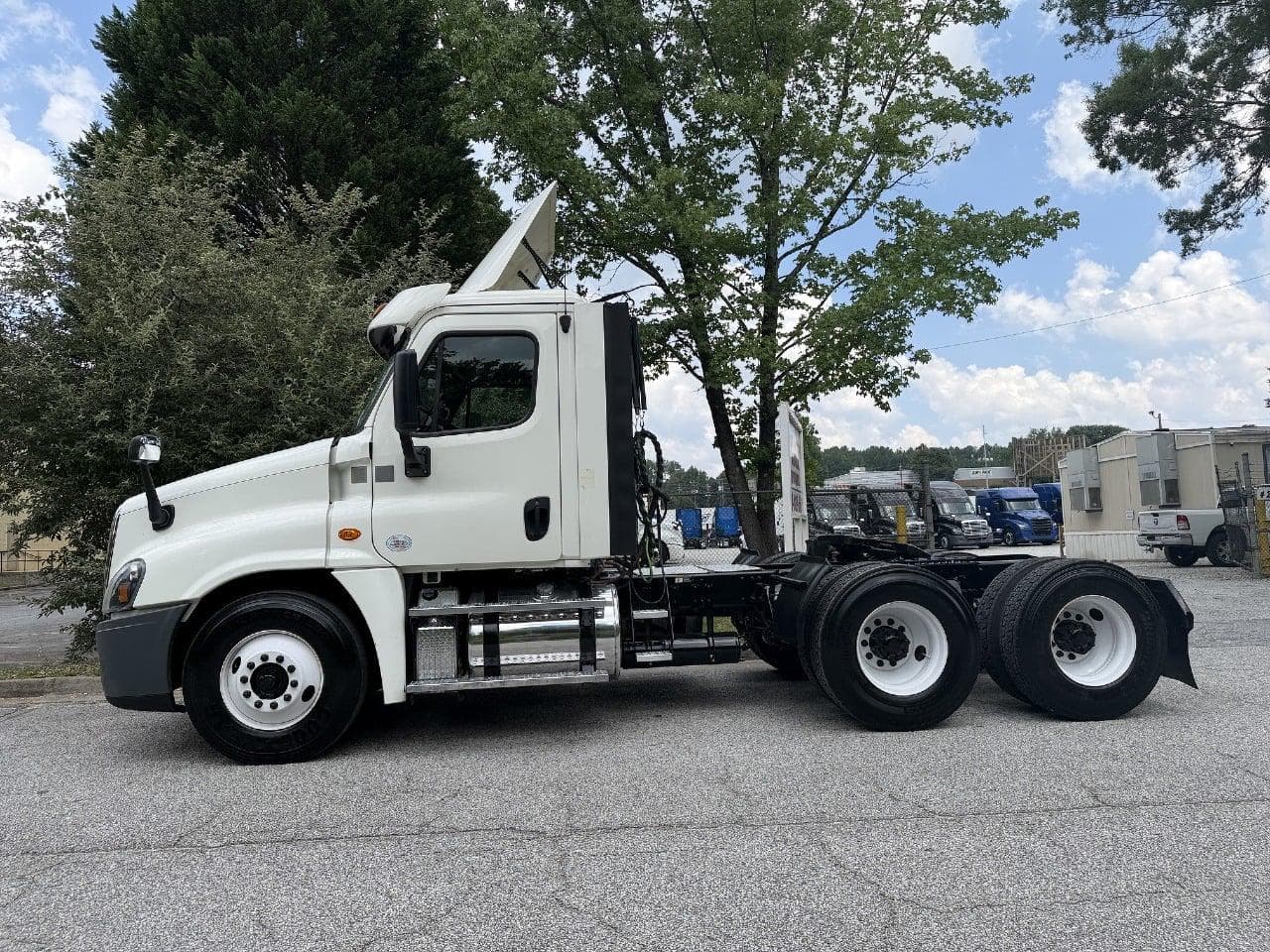 2018 Freightliner Cascadia 125 image 6
