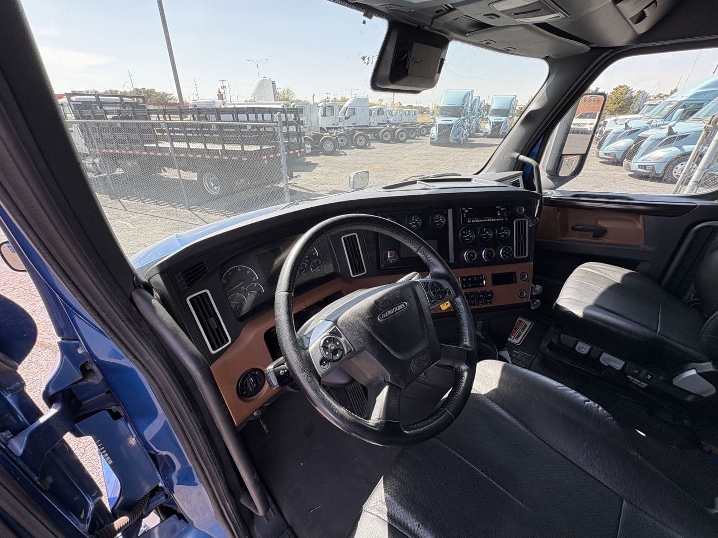 2022 Freightliner CASCADIA 126 image 8