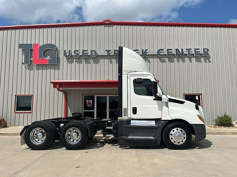2021 Freightliner Cascadia 126 image 4