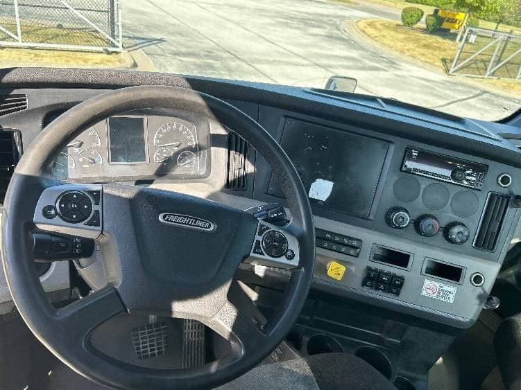 2021 Freightliner Cascadia image 5