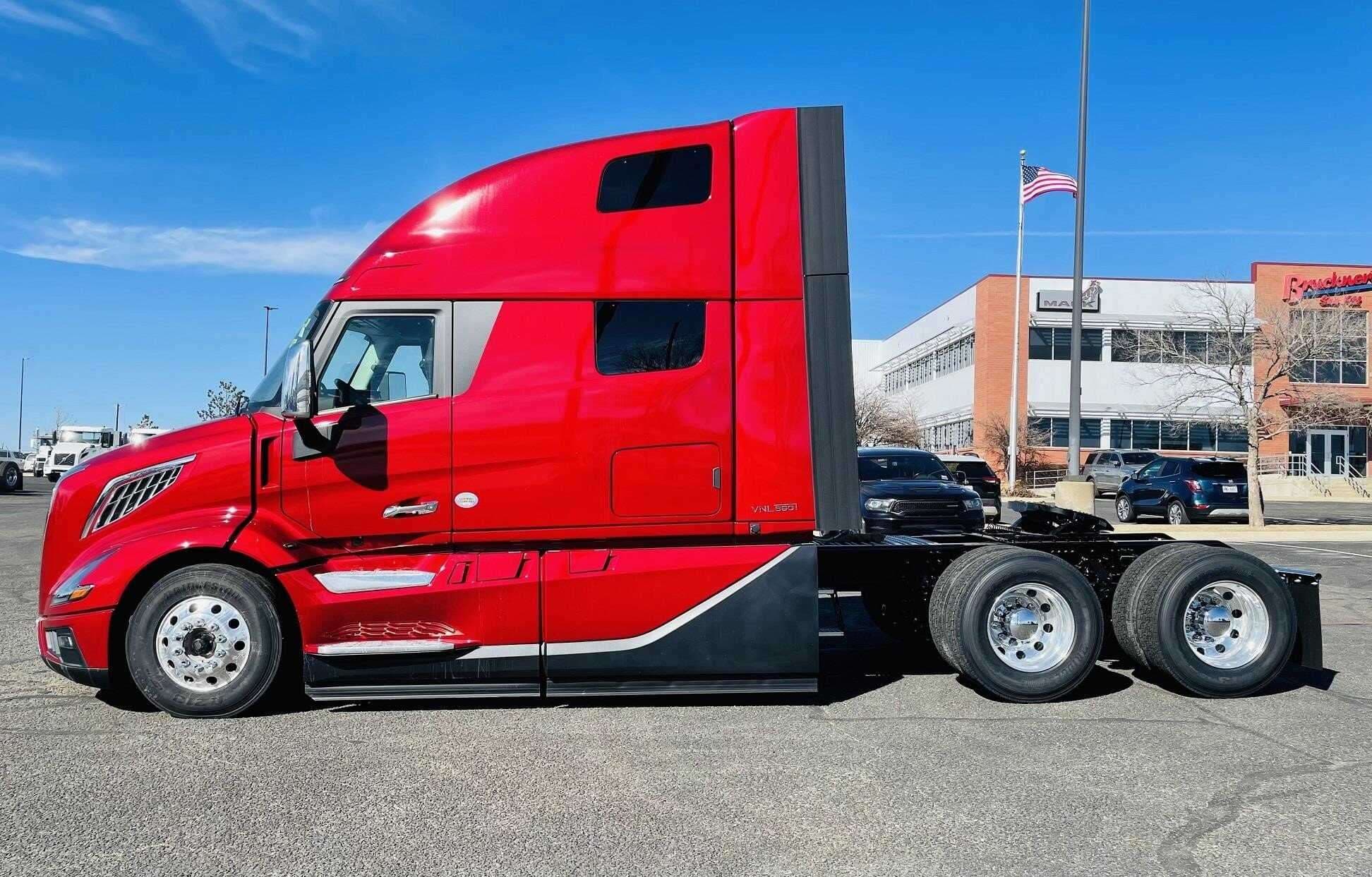 2025 Volvo VNL64 image 2