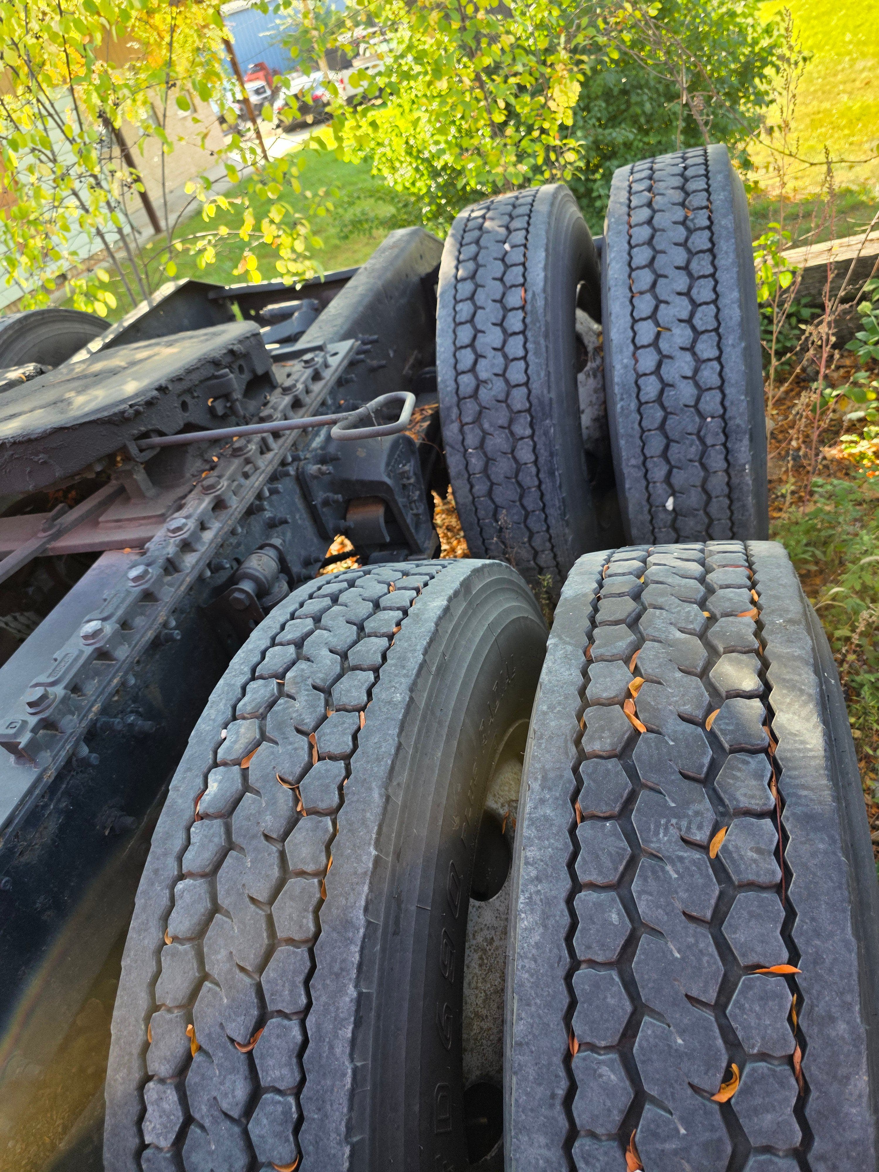 2005 Volvo VNL image 10