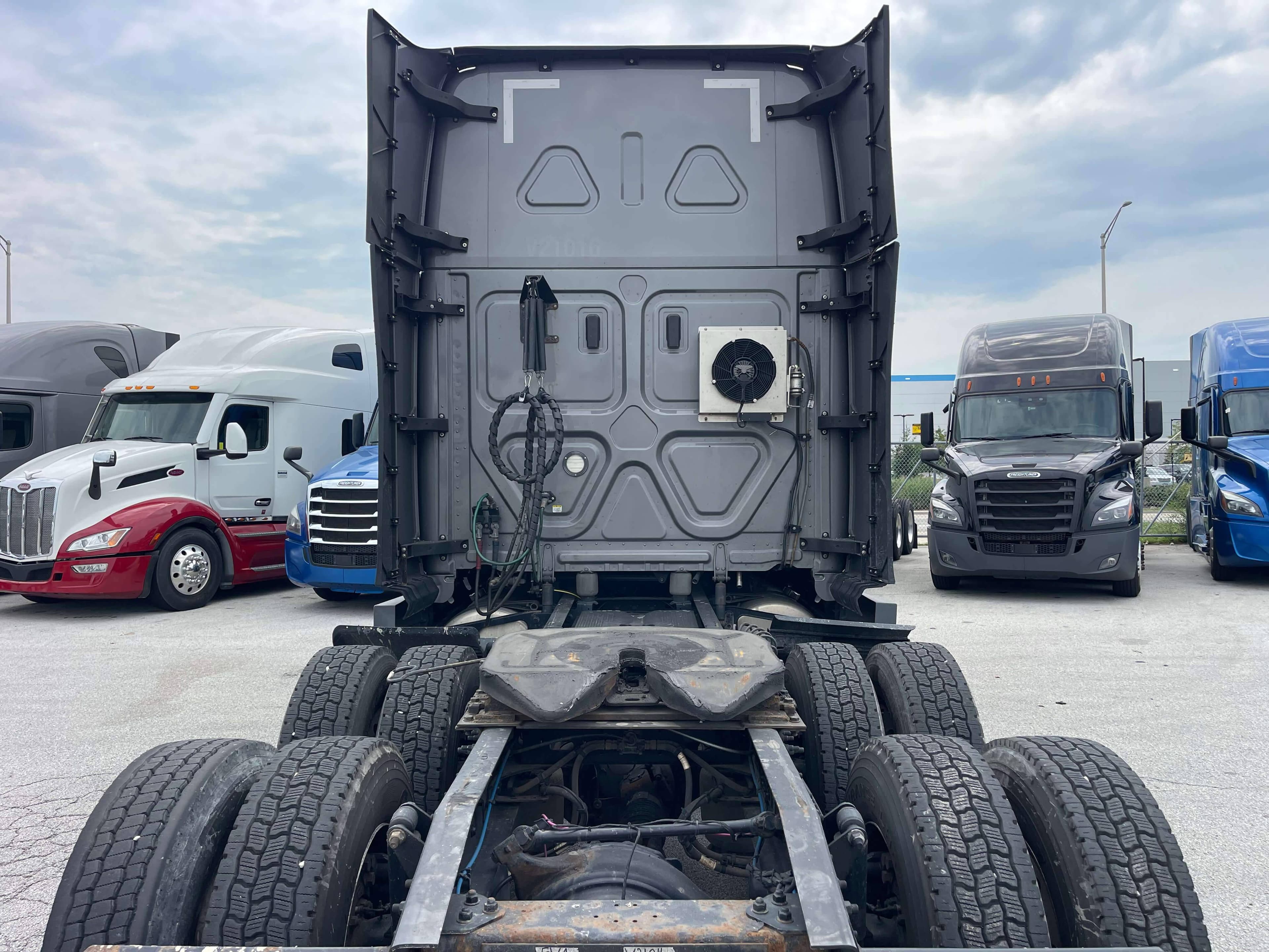 2022 Freightliner Cascadia 126 image 6