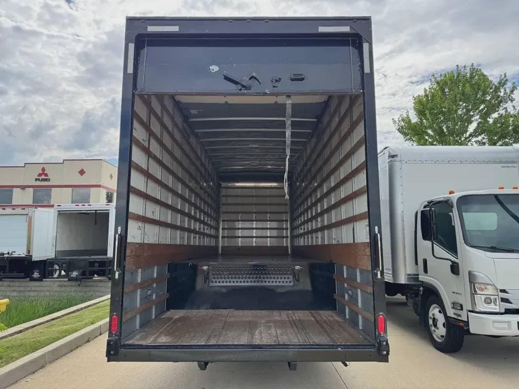 Used 2019 FREIGHTLINER Box Truck - Straight Truck, Van, Moving Van - BUSINESS CLASS M2 106 For Sale image 6