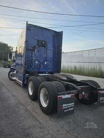 2018 Freightliner Cascadia image 4
