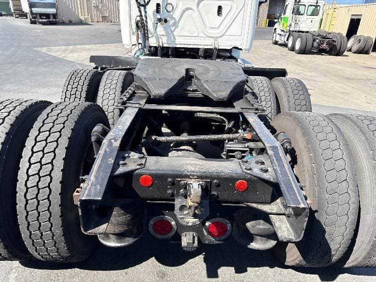 2018 Freightliner Cascadia image 8