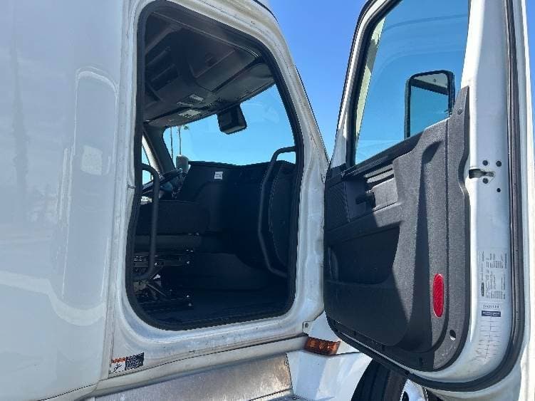 2024 Freightliner Cascadia 126 image 5