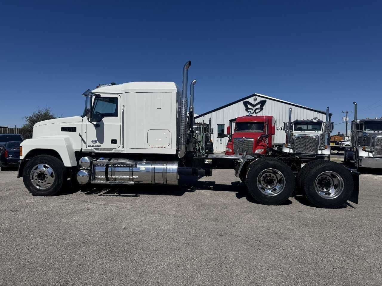 2018 Mack CXU613 image 2