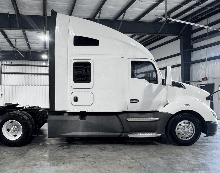 2020 Kenworth T680 image 6