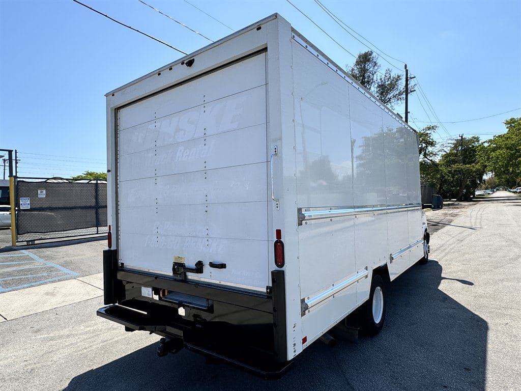 2021 GMC Commercial Vans image 11