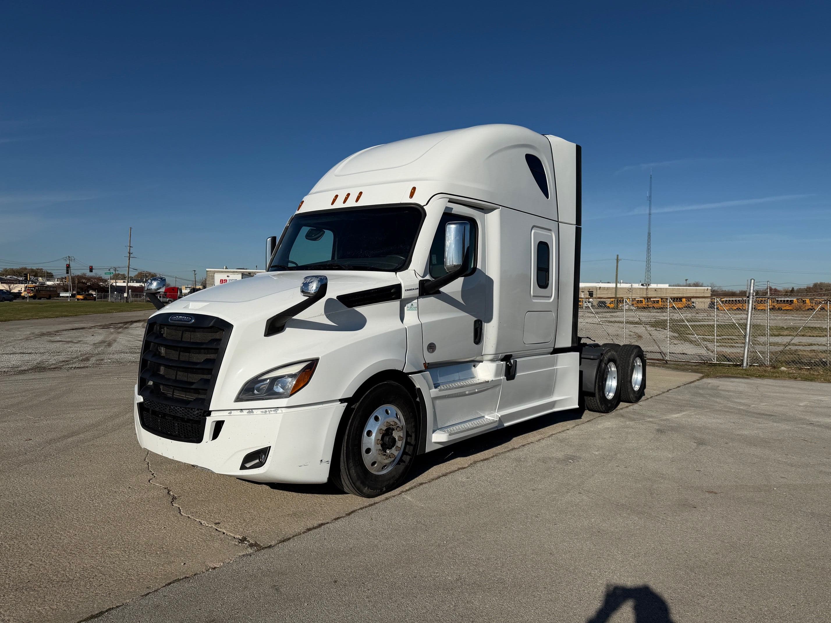 2023 Freightliner Cascadia image 1