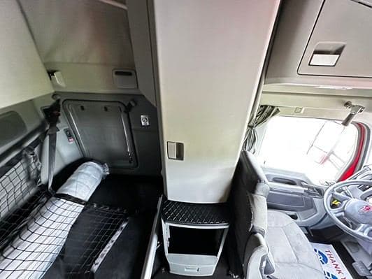 2021 Kenworth T680 image 9