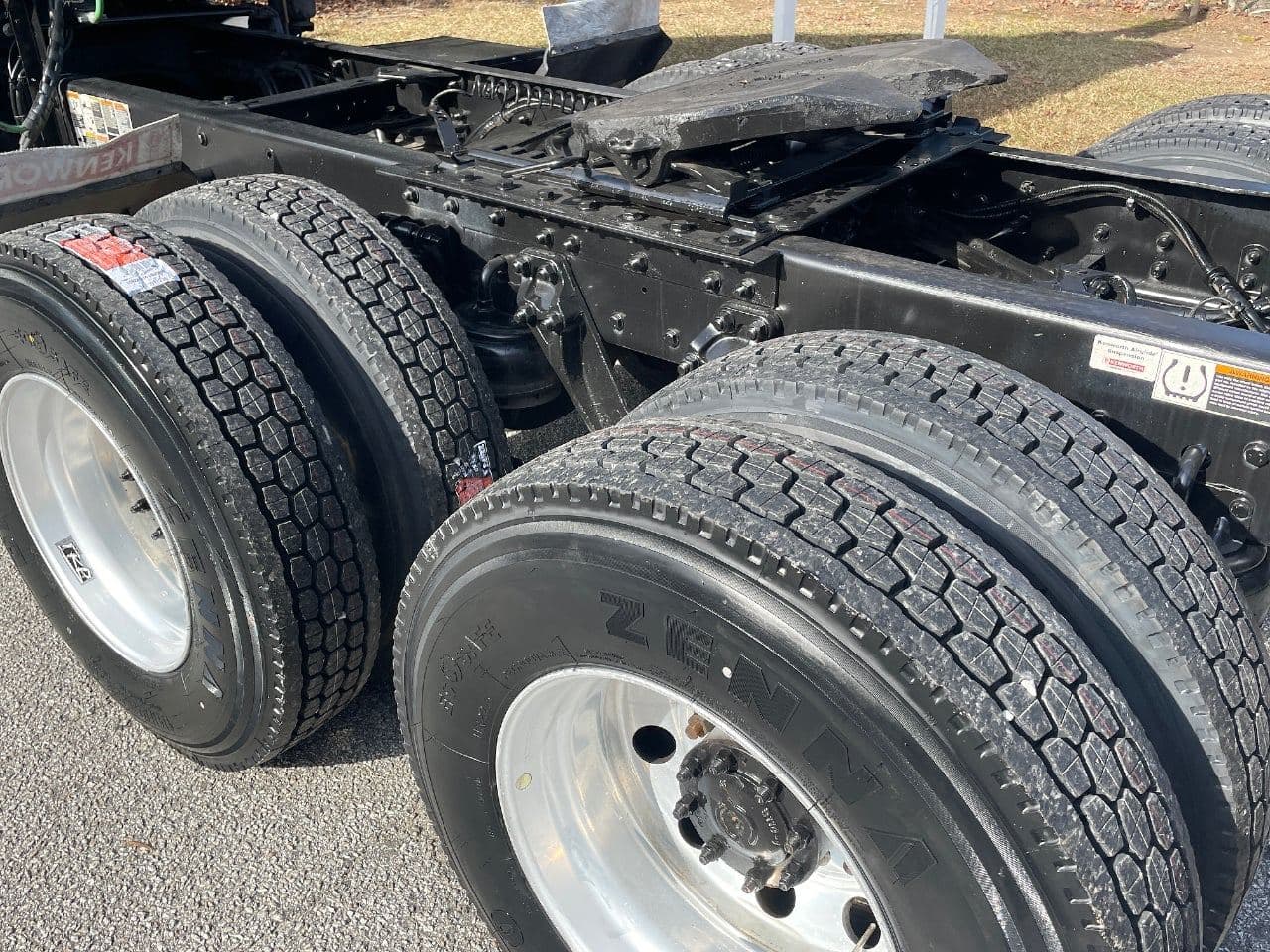 2021 Kenworth T680 image 12