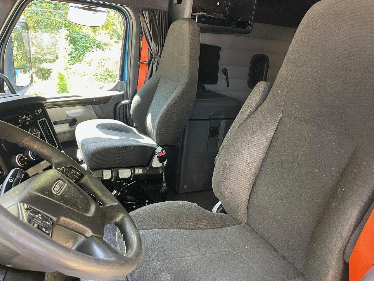 2020 Freightliner Cascadia 126 image 19