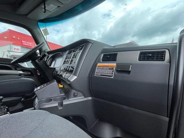 2025 Kenworth T880 image 15