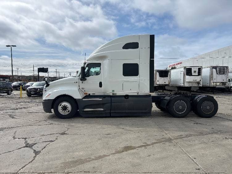 2023 International LT62F image 2