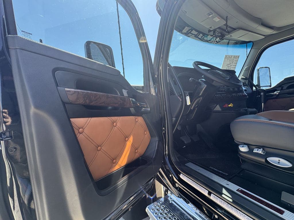 New 2027 KENWORTH W990 image 12