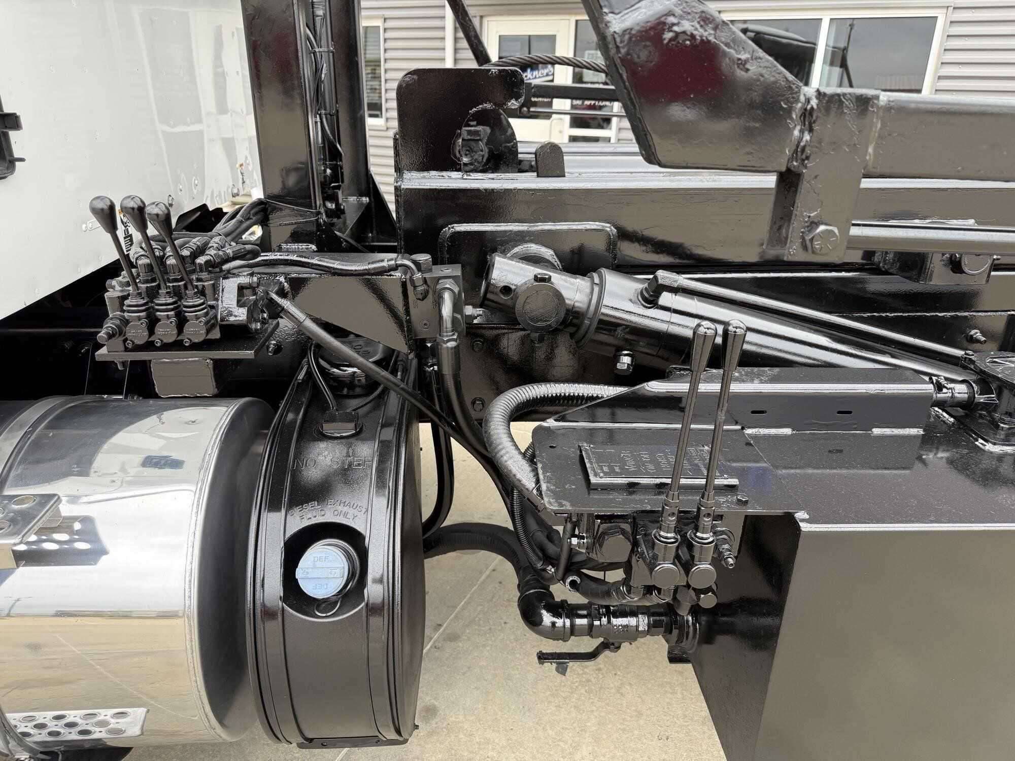 2020 Kenworth T880 image 14