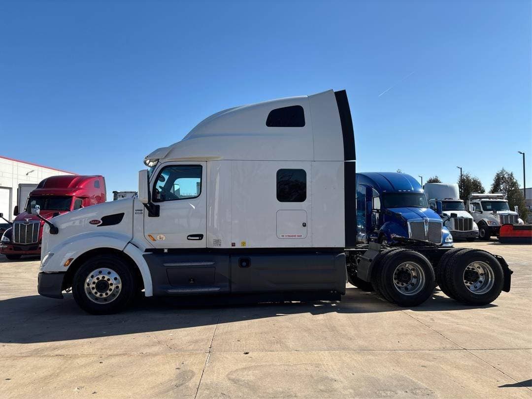 2021 Peterbilt 579 image 3