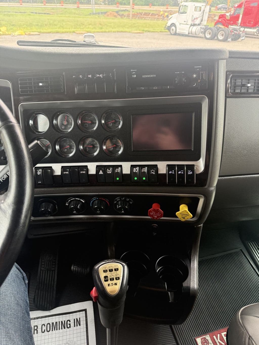 Used 2023 KENWORTH W900L image 22