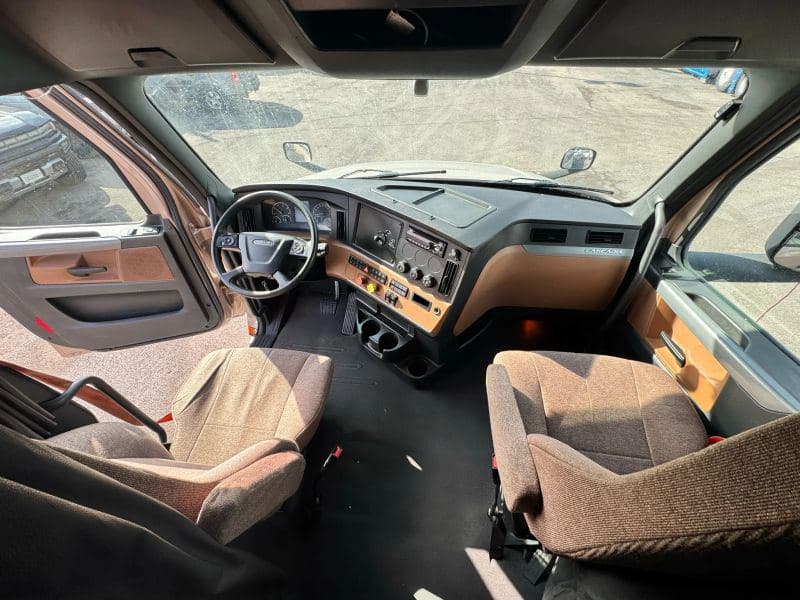 2019 Freightliner Cascadia image 26