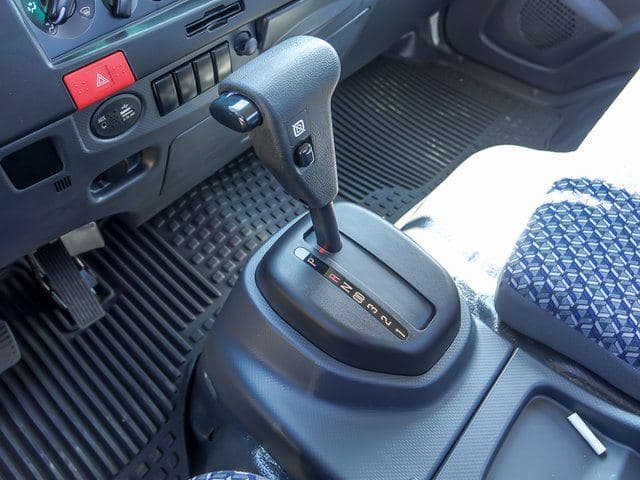 2025 Chevrolet 5500 XG LCF Gas Work Truck 20'x102"x91" Box Truck image 14